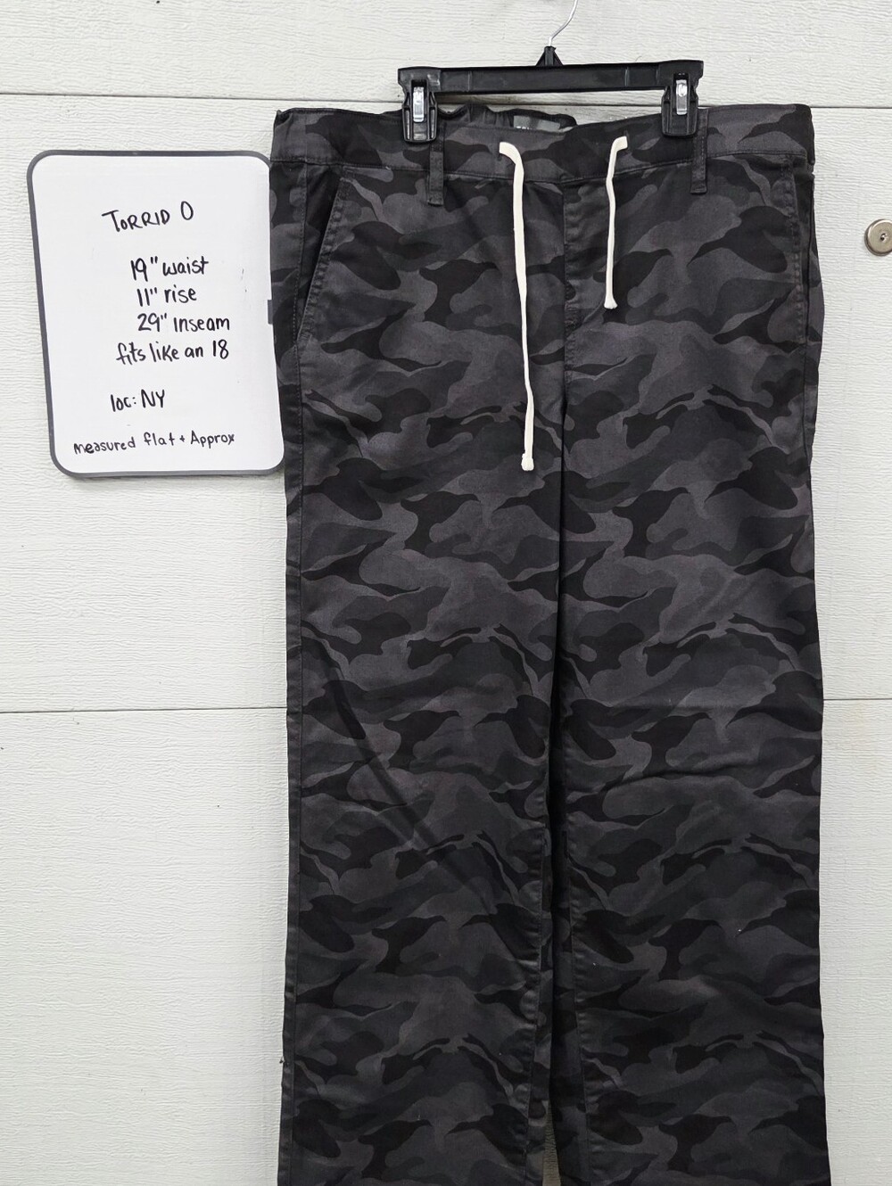Torrid 0 Wide Leg pull on elastic back Camo Pants - Black - Picture 5 of 6
